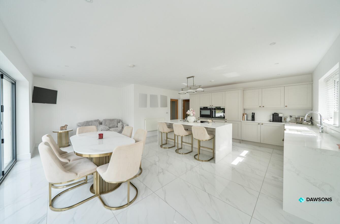 Trosserch Road, Llangennech, Llanelli, SA14 8AX